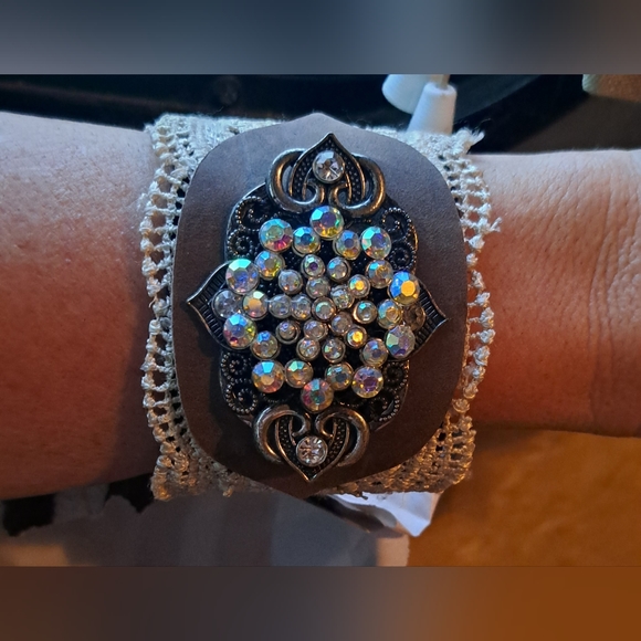 Ladies Boho Leather And Lace Rhinestone Handmade Beautiful Bangle Bracelet - Picture 4 of 5